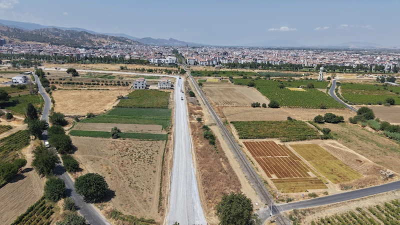 Büyükşehir Salihli’de Yolu Olması Gereken Yere Taşıdı