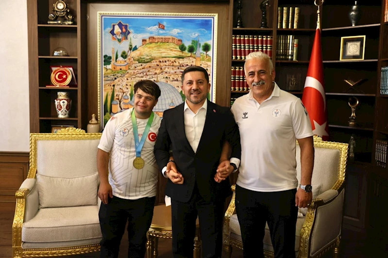 Avrupa Şampiyonu Ramazan Ünlü, Başkan Arı’yı Ziyaret Etti
