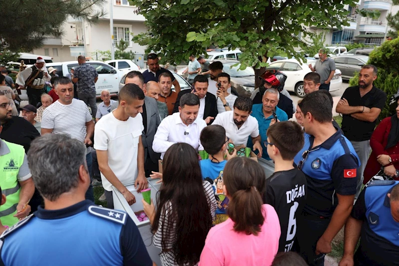 Rasim Başkan’dan Çocuklara Dondurma ve Limonata