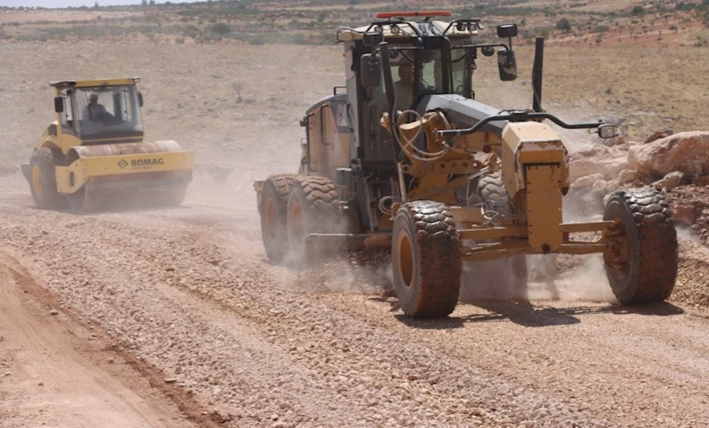 BÜYÜKŞEHİR, 39 KM’LİK GRUP YOLU İÇİN ASFALT HAZIRLIKLARINI HIZLANDIRDI
