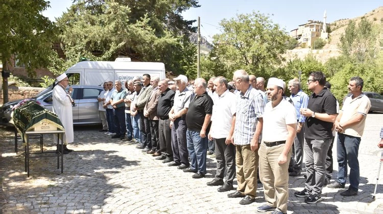 BAŞKANIMIZ, İLİMİZ BAĞLARBAŞI MAHALLESİ SAKİNLERİNDEN EMİNE KARAARSLAN