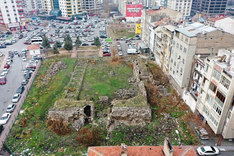BAŞKAN ÇOLAKBAYRAKDAR, “KAYSERİ’NİN İLK MEDRESESİNİ KÜLTÜR HAZİNEMİZE YENİDEN KAZANDIRIYORUZ”