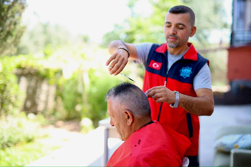 AKSARAY BELEDİYESİ’NİN MOBİL KUAFÖR HİZMETİ GÖNÜLLERE DOKUNMAYA DEVAM EDİYOR