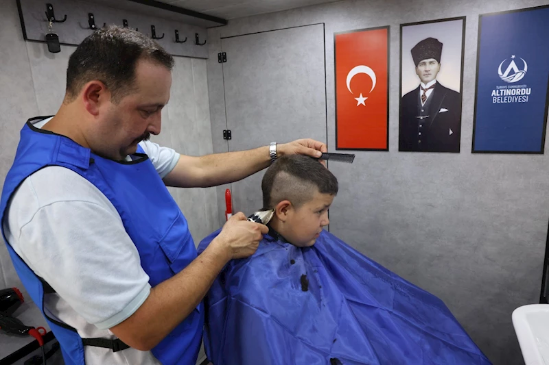 MOBİL KUAFÖR İLK SEFERİNE ÇIKTI