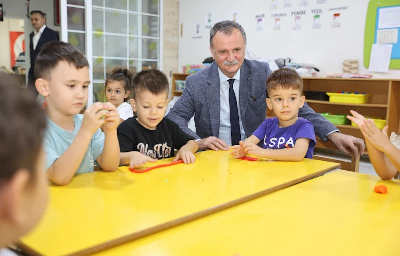 BAŞKAN BALABAN MİNİKLERİN İLK DERS HEYECANINA ORTAK OLDU