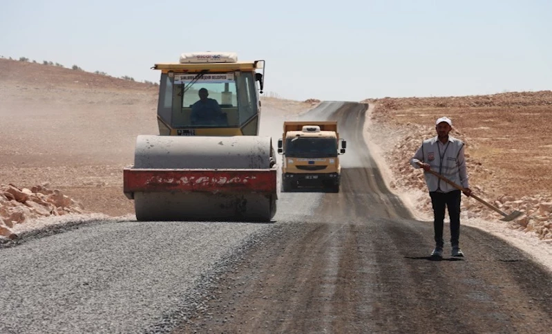 BÜYÜKŞEHİR’LE HALİLİYE VE KARAKÖPRÜ KIRSALINDA YOL KONFORU ARTIYOR