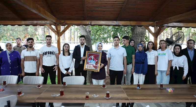 Bakanımız Göktaş, şehit öğretmen Şenay Aybüke Yalçın