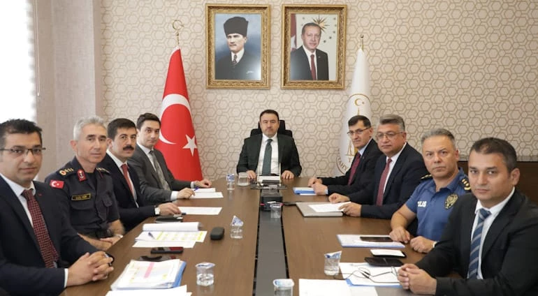 ÜNİVERSİTE GÜVENLİĞİNDEKİ DÜZENLEMELER MASAYA YATIRILDI
