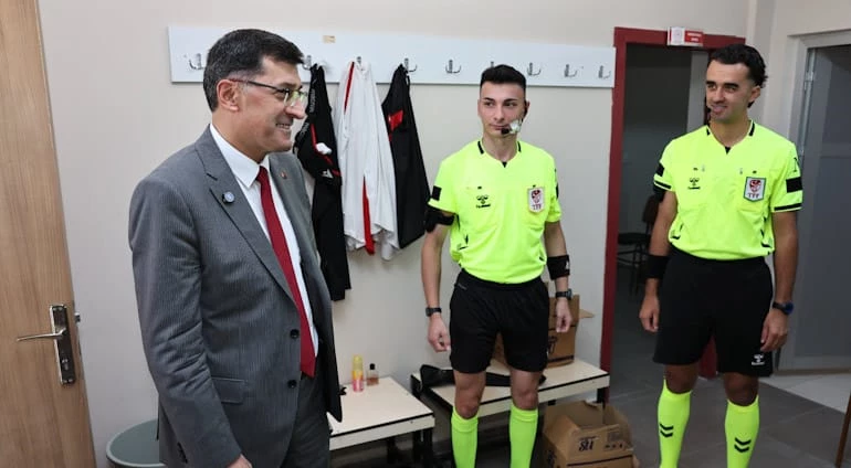 BELEDİYE BAŞKANIMIZ EYÜP KAHVECİ’DEN GENÇ FUTBOLCULARIMIZA TAM DESTEK
