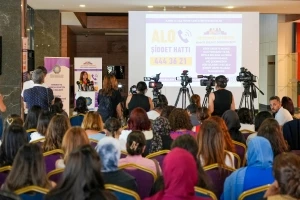 Alo Şiddet Hattı yeniden hizmette: Kadınlar kendini yalnız hissetmeyecek
