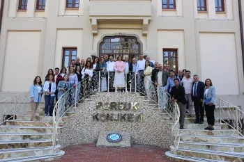 PERDELER AÇILIYOR NOTALAR YÜKSELİYOR