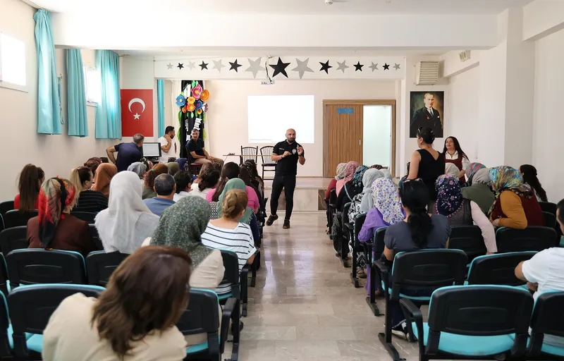TOROSLAR’DA “EN İYİ NARKOTİK POLİSİ ANNE” PROJESİ İLE MADDE BAĞIMLILIĞI EĞİTİMİ