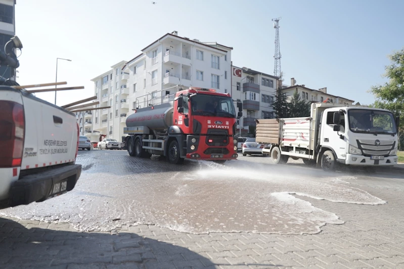 2000 Evler ve Emek Mahallesi’nde Detaylı Temizlik Çalışması