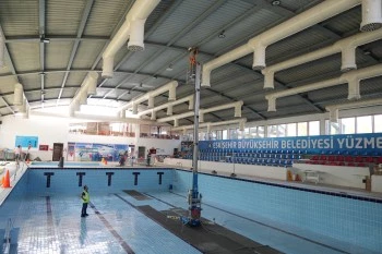 KENTPARK KAPALI YÜZME HAVUZU TADİLAT ÇALIŞMALARIYLA YENİLENİYOR